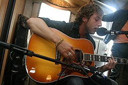 James Morrison ศิลปินเสียงแหบเสน่ห์กับเส้นทางดนตรีจากจุดต่ำสุดสู่ความสำเร็จระดับโลก