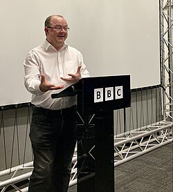 Andrew Peach ผู้ประกาศข่าวและพิธีกรระดับตำนานแห่ง BBC