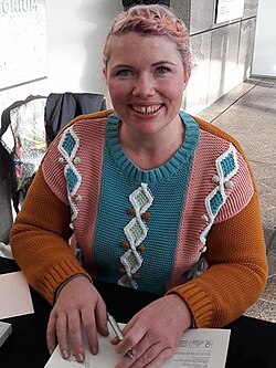 Clementine Ford นักเขียนเฟมินิสต์ผู้ทรงอิทธิพลแห่งออสเตรเลีย