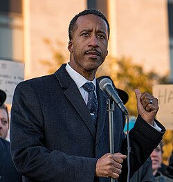 Kenyan McDuffie เส้นทางนักการเมืองผู้ขับเคลื่อนความเท่าเทียมในวอชิงตัน ดี.ซี.
