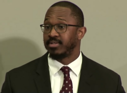 Joshua Johnson เส้นทางอาชีพจากผู้ประกาศข่าววิทยุสู่ผู้ดำเนินรายการข่าวระดับโลก