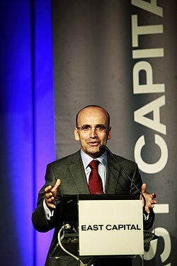 Mehmet Şimşek รัฐมนตรีคลังตุรกี ผู้กุมบังเหียนเศรษฐกิจท่ามกลางวิกฤตเงินเฟ้อ