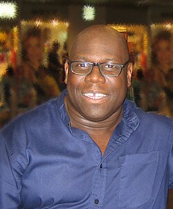 Carl Cox ตำนานดีเจระดับโลกผู้ขับเคลื่อนวงการ Techno และความหลงใหลในความเร็ว