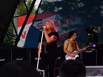 Joe Elliott ตำนานเสียงร้องแห่ง Def Leppard และเส้นทางสู่ Rock and Roll Hall of Fame
