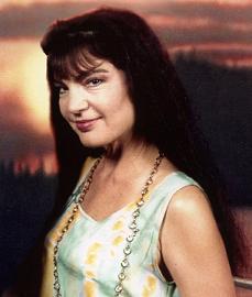 Brinke Stevens จากนักชีววิทยาทางทะเลสู่ราชินีแห่งเสียงกรีดร้อง