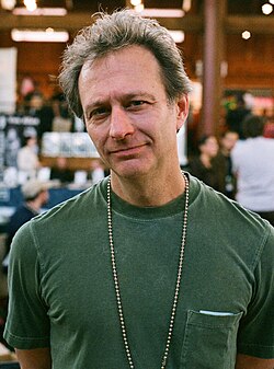 Gary Groth ผู้พลิกโฉมวงการวิจารณ์การ์ตูนและผู้ก่อตั้ง Fantagraphics