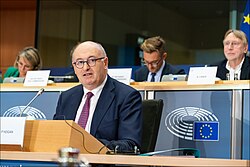 Phil Hogan เส้นทางชีวิตนักการเมืองชาวไอริชจากระดับท้องถิ่นสู่คณะกรรมาธิการยุโรป