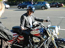 Peter Sagal ผู้ดำเนินรายการชื่อดังและศิลปินผู้สร้างเสียงหัวเราะแห่ง NPR