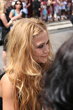 Mary-Kate Olsen จากดาราเด็กชื่อดังสู่ไอคอนแฟชั่นระดับโลกและนักกีฬาขี่ม้าอาชีพ