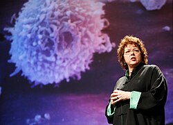 Laurie Garrett นักข่าววิทยาศาสตร์ผู้พลิกโลกด้วยการตีแผ่วิกฤตสาธารณสุขระดับโลก