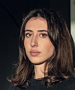 Cecilia Sala นักข่าวสาวผู้กล้าหาญกับเส้นทางอาชีพท่ามกลางสมรภูมิและการถูกคุมขังในอิหร่าน