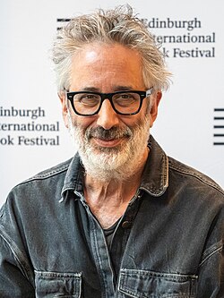 David Baddiel ศิลปินผู้ขับเคลื่อนสังคมผ่านเสียงหัวเราะและงานเขียน