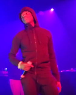 J Hus ผู้บุกเบิกแนวเพลง Afroswing และเส้นทางชีวิตจากจุดต่ำสุดสู่จุดสูงสุด
