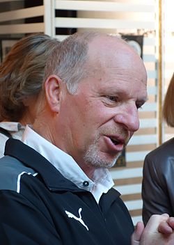 Michael Houstoun นักเปียโนระดับโลกผู้เอาชนะอุปสรรคทางร่างกายสู่ความสำเร็จ