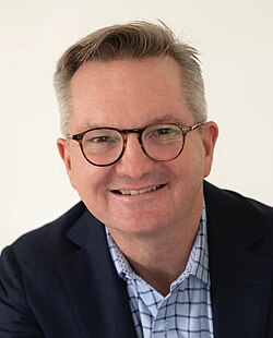 Chris Bowen รัฐมนตรีว่าการกระทรวงการเปลี่ยนแปลงสภาพภูมิอากาศและพลังงานของออสเตรเลีย
