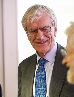 Sir Richard Lambert เส้นทางชีวิตจากบรรณาธิการ FT สู่ผู้บริหารระดับสูงของอังกฤษ
