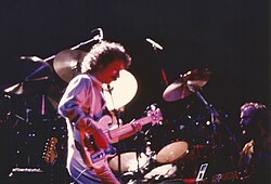 Daryl Stuermer มือกีตาร์ระดับตำนานผู้อยู่เบื้องหลังความสำเร็จของ Genesis และ Phil Collins