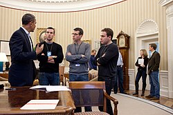 Jon Lovett จากนักเขียนสุนทรพจน์ทำเนียบขาวสู่ผู้ทรงอิทธิพลในโลกพอดแคสต์