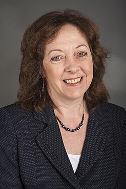 Jill Evans นักการเมืองหญิงผู้สร้างประวัติศาสตร์ภาษาเวลส์ในสภายุโรป