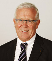 Bruce Crawford นักการเมืองผู้ทรงอิทธิพลแห่งพรรค SNP และเส้นทางการเมืองในสกอตแลนด์