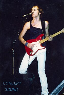 Mark Knopfler มือกีตาร์ระดับตำนานและผู้สร้างสรรค์ดนตรีแห่ง Dire Straits