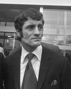 Frank McLintock ตำนานกัปตันทีมผู้พาสโมสรอาเซนอลคว้าดับเบิลแชมป์
