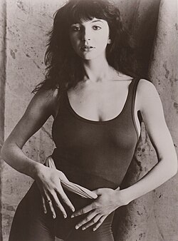 Kate Bush ศิลปินผู้บุกเบิกดนตรี Art Pop และไอคอนแห่งความคิดสร้างสรรค์
