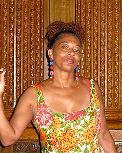 Terry McMillan นักเขียนผู้พลิกโฉมวรรณกรรมหญิงผิวดำระดับโลก