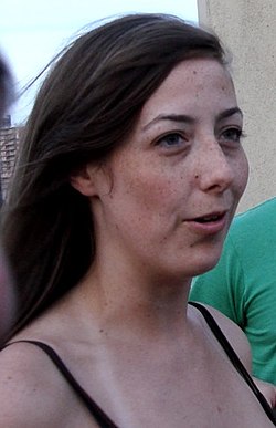 Sarah Schneider นักเขียนบทตลกหญิงผู้สร้างประวัติศาสตร์ให้ Saturday Night Live
