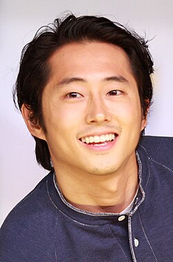 Steven Yeun เส้นทางจากนักแสดง Improv สู่ดาวค้างฟ้าผู้สร้างประวัติศาสตร์ออสการ์