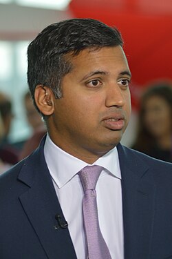 Faisal Islam ผู้เชี่ยวชาญด้านเศรษฐกิจและการเมืองแห่ง BBC News