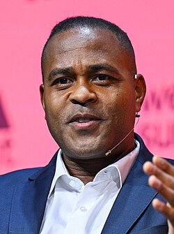 Patrick Kluivert ตำนานกองหน้าชาวดัตช์จากยอดทีมยุโรปสู่เส้นทางโค้ชระดับโลก