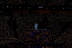 K.d. lang ศิลปินผู้ทลายกำแพงดนตรีและสัญลักษณ์แห่งความหลากหลาย
