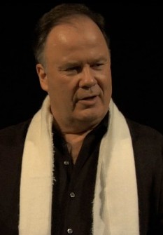 Dennis Haskins เส้นทางชีวิตจากนักกีฬาบาสเกตบอลสู่ครูใหญ่ผู้โด่งดังใน Saved by the Bell