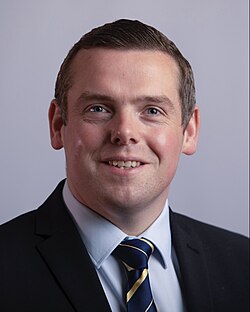 Douglas Ross เส้นทางชีวิตนักการเมืองผู้ควบตำแหน่งผู้ตัดสินฟุตบอลระดับโลก